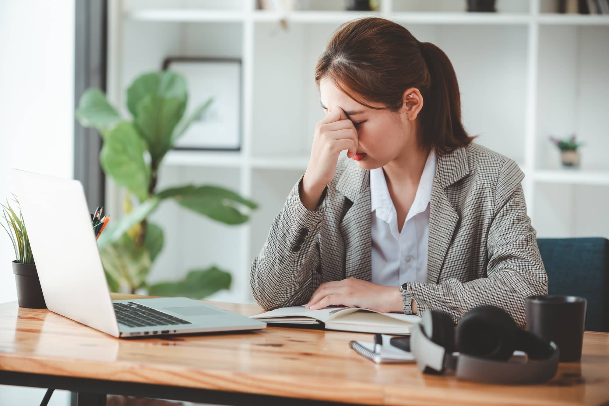 stressed business woman with failed jobs